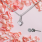 Collier et boucles d'oreilles de beauté séduisante